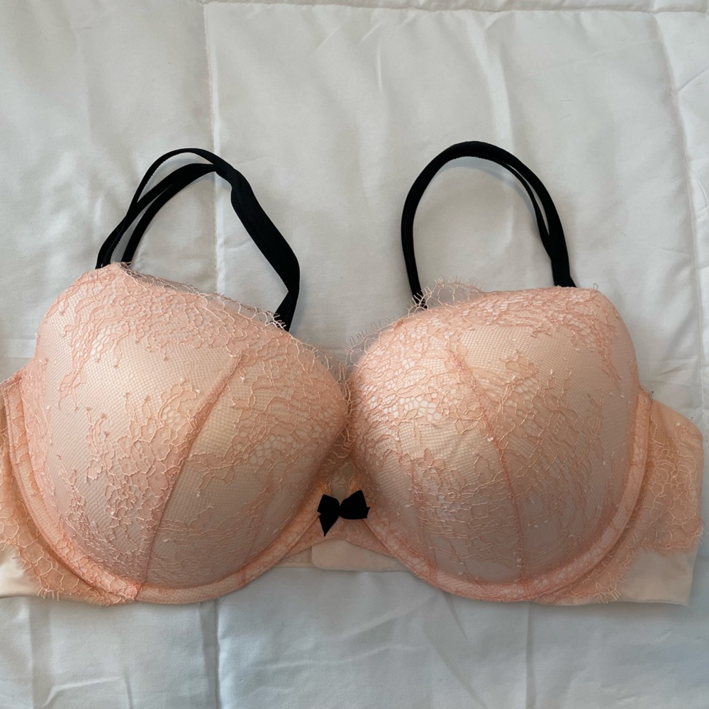 EUC Victoria’s Secret very sexy push-up bra
